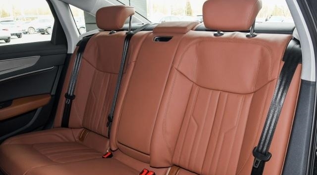 第八代奥迪A6正式上市，价格没少涨，想买的排量却没了