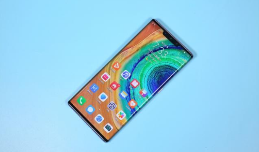 华为首款5G手机太尴尬，开卖不足三个月降价已达800元，网友：无奈！
