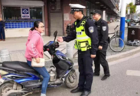 “新国标短程”电动发布，满电能跑20公里，专家：一切为了你们