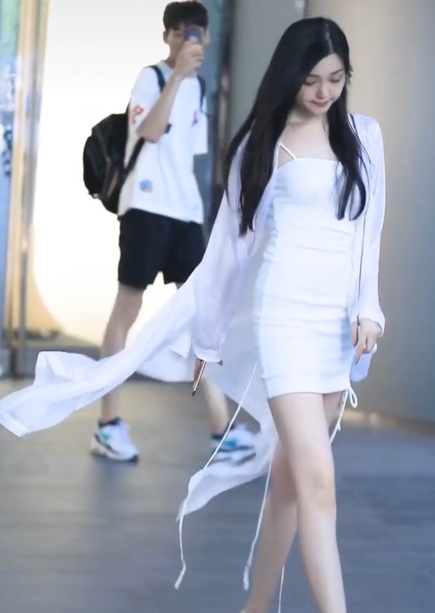 小哥哥应该大胆一些，直接问小姐姐要联系方式