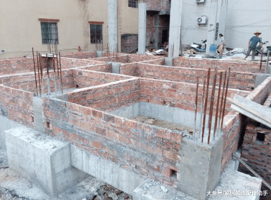 49万自建三层半小洋房, 楼层比邻居高了50公分, 邻居看后非常不开心