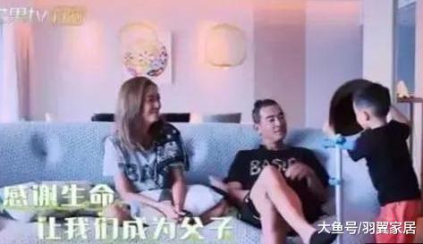 帶你參觀陳小春住的豪宅，裝修豪華又大氣，客廳的空間非常寬敞