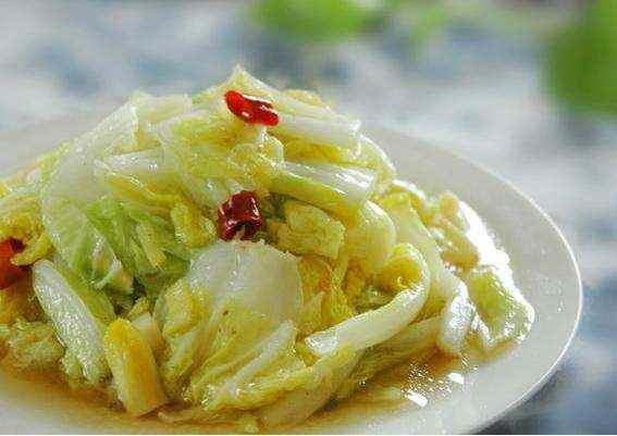 炒大白菜时，万万别直接下油锅，少了这一步，不管咋做都不香！