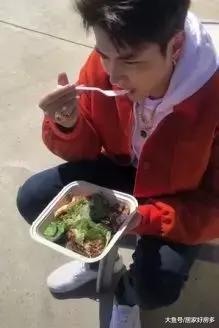 新星宇——萝卜快了不洗泥。