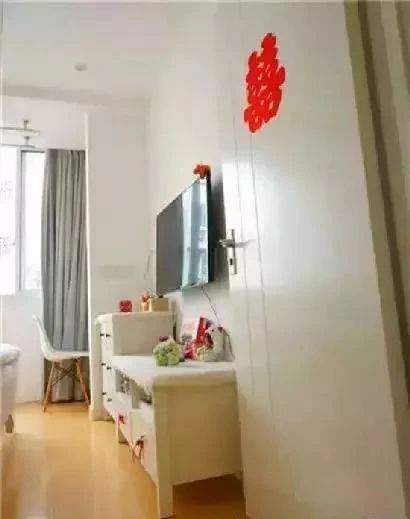 晒晒北京30平小窝，吃饭在鞋柜边，马桶横着用你试过？