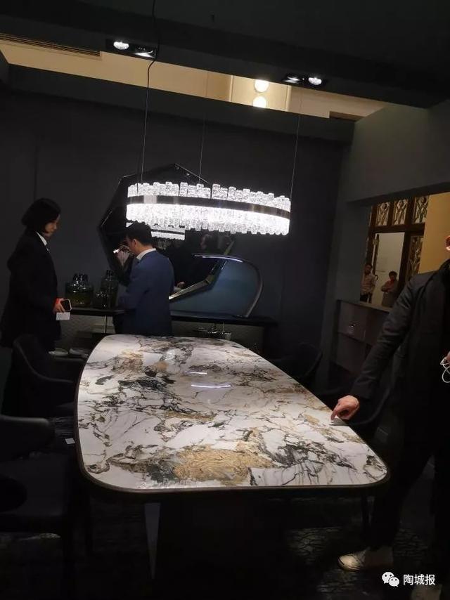 大板瓷砖迎爆发期：山东将增加5条大板线，上海展岩板应用受追捧