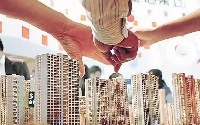 潮水褪去，裸泳的人露出水面，今年有452家房地产企业宣布破产