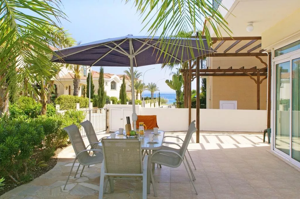 买了一楼带小院的房子，太后悔……