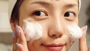 发霉变质！销往全国！大批假冒名牌化妆品被查获