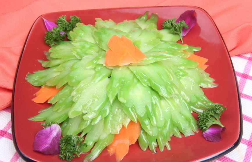 想炒出来的苦瓜颜色翠绿，多加这一步，味道不苦很好吃