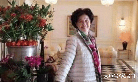 杨钰莹现实的家曝光，头次见在家刷粉色墙壁，装修太可爱了