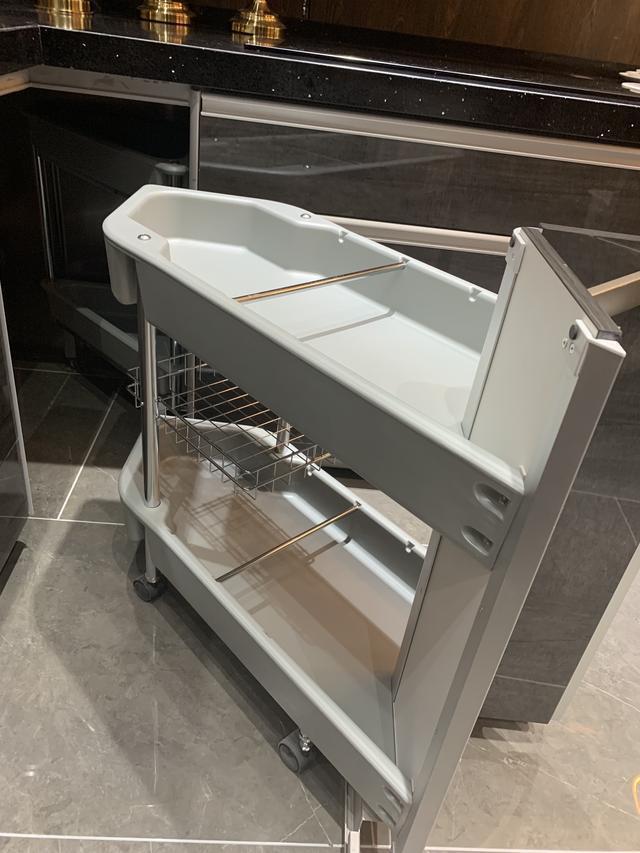 看完日本厨房，发现根本不懂装修！橱柜下还藏3辆小推车，佩服！