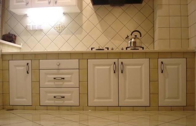 自己动手砖砌橱柜，3千块钱的成本做出3万块钱的效果，逆天了！