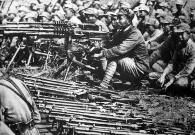 一个步兵连装备9挺轻机枪，抗战时期，什么部队有这个武器水平？
