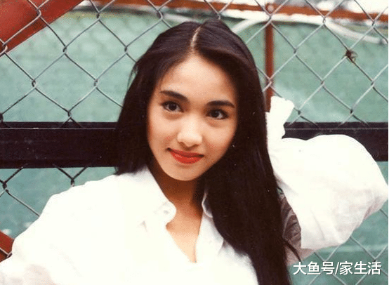 参观黎姿在香港的豪宅，老公不愧是神秘富商，在家吃饭也要戴墨镜