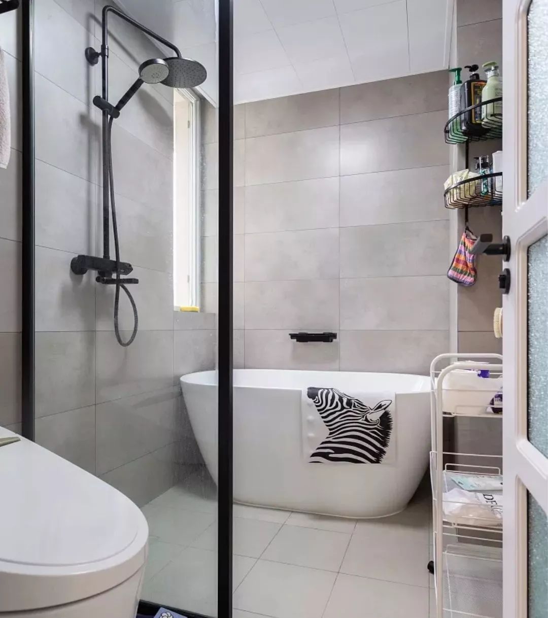 玻璃or浴帘，淋浴房用什么隔断好？