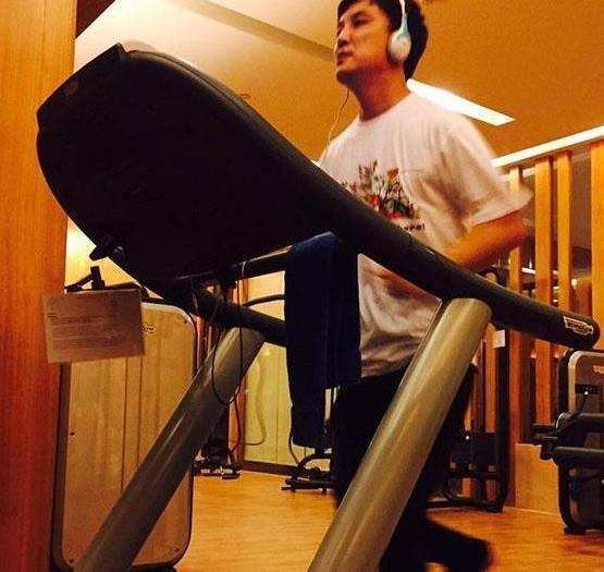 ?晒晒李锐住的豪宅，从小就培养女儿弹钢琴，教育质量太好了