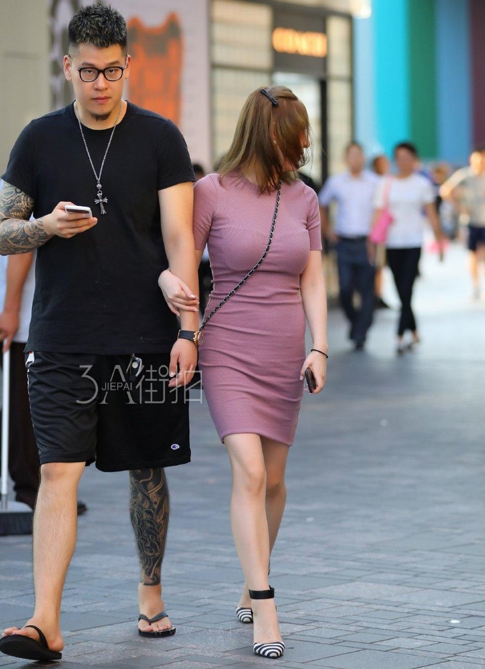 摄影：都说紫色是梦幻的颜色，见到这个小姐姐的时候我相信了！