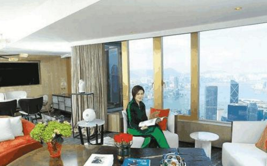 带你参观关之琳住的豪宅，房子位于市中心富人区，起码价值过亿