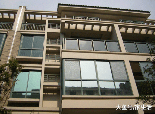 为什么很少会看到别墅挂窗帘？其实他们都用这种，隔热又美观