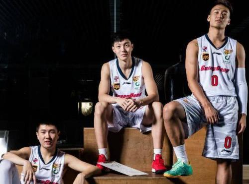 关于篮球的那些事——胡明轩加入广东队第二年夺冠，他是幸运的