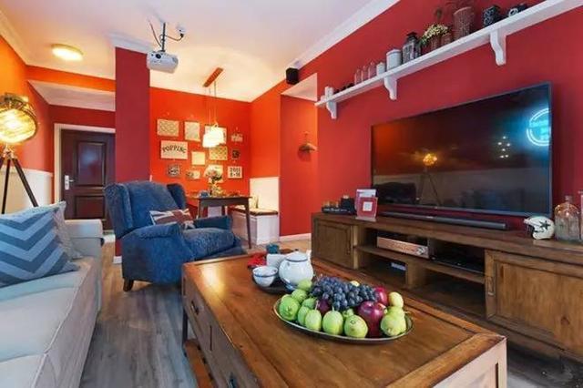 老婆把客厅装成了电影院，朋友们看过后，都说以后电影票都省了