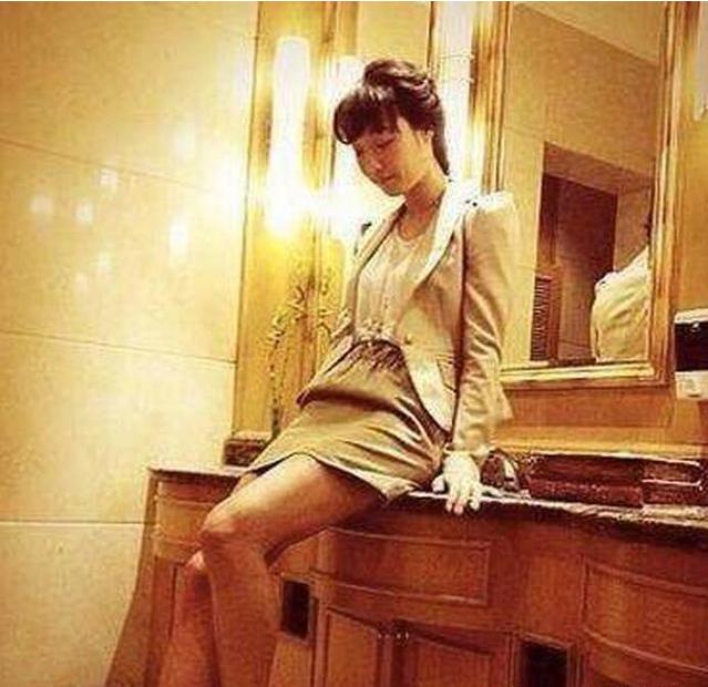 晒晒白百何现实的豪宅，如今更加独立幸福，有事业的女人不会差