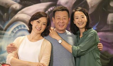 老戏骨寇世勋娶了两个老婆，一个楼上一个楼下，后悔称太累！