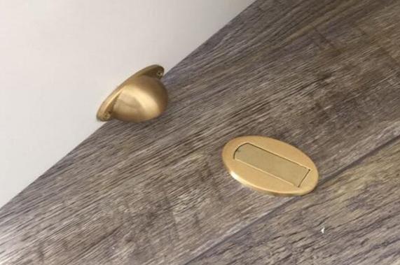 门吸就该这样装，不仅美观大气，每次开门也不怕磕碰到墙壁了