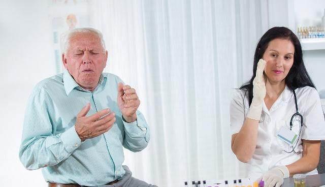 突发面瘫可能是脑梗发作？这3个都是脑梗塞的“暗号”