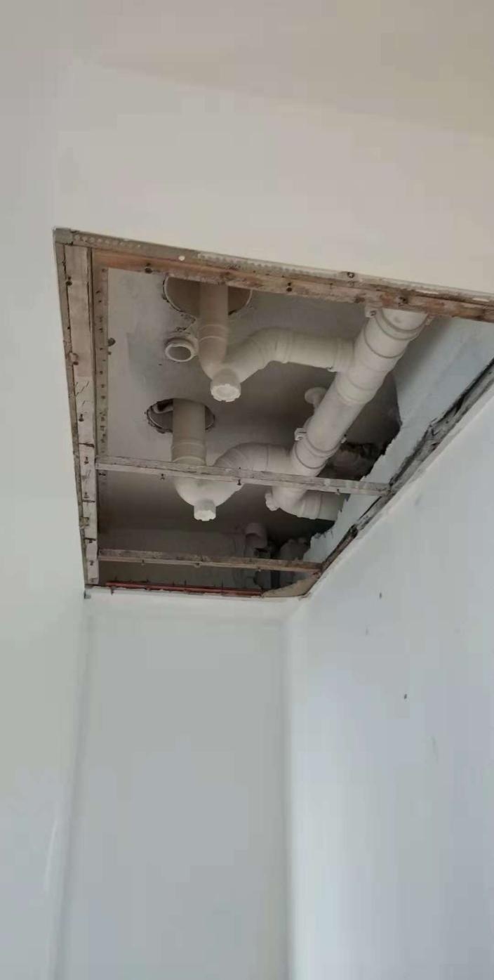 “水帘洞”“纸板门”！ 万科多个楼盘遭业主维权