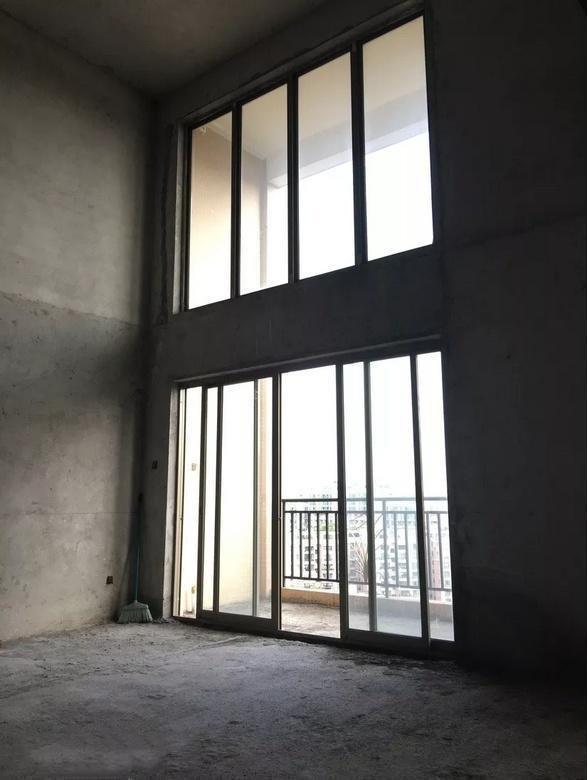 刚装修的三层复式房, 光装修花了68W, 电视墙太漂亮, 忍不住晒晒