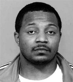 黑帮老大监狱称王，女狱警沦为“掌中”玩物，最小年仅24岁！