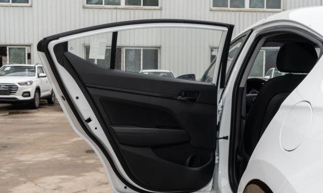 连思域都害怕的“撩妹王”，上市多年零骂声，懂车的人才了解它