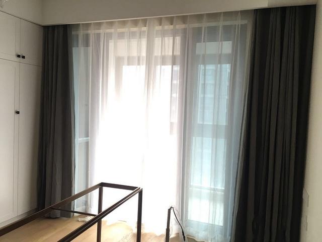 硬装结束了，头一次见卧室衣柜这样装，太漂亮了，邻居纷纷问我在哪定的？