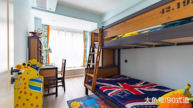 客餐厅一体，壁灯墙，86㎡三口之家