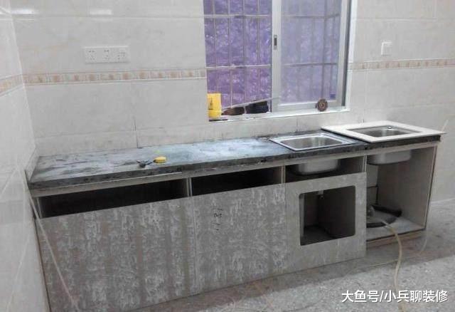 花1000块给老丈人做了个瓷砖橱柜，丈母娘看到效果乐坏了