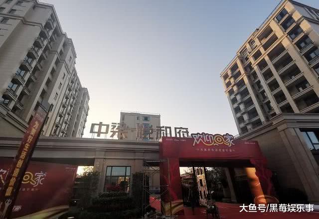 浙江一商品房惊现奇葩入户门！业主：存在安全隐患，根本不敢收房