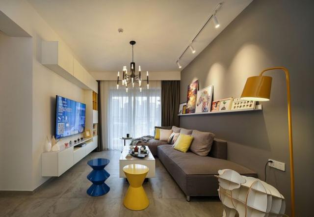 客餐厅地面通铺水泥砖，过道可以荡秋千，朋友说没见过这样的！