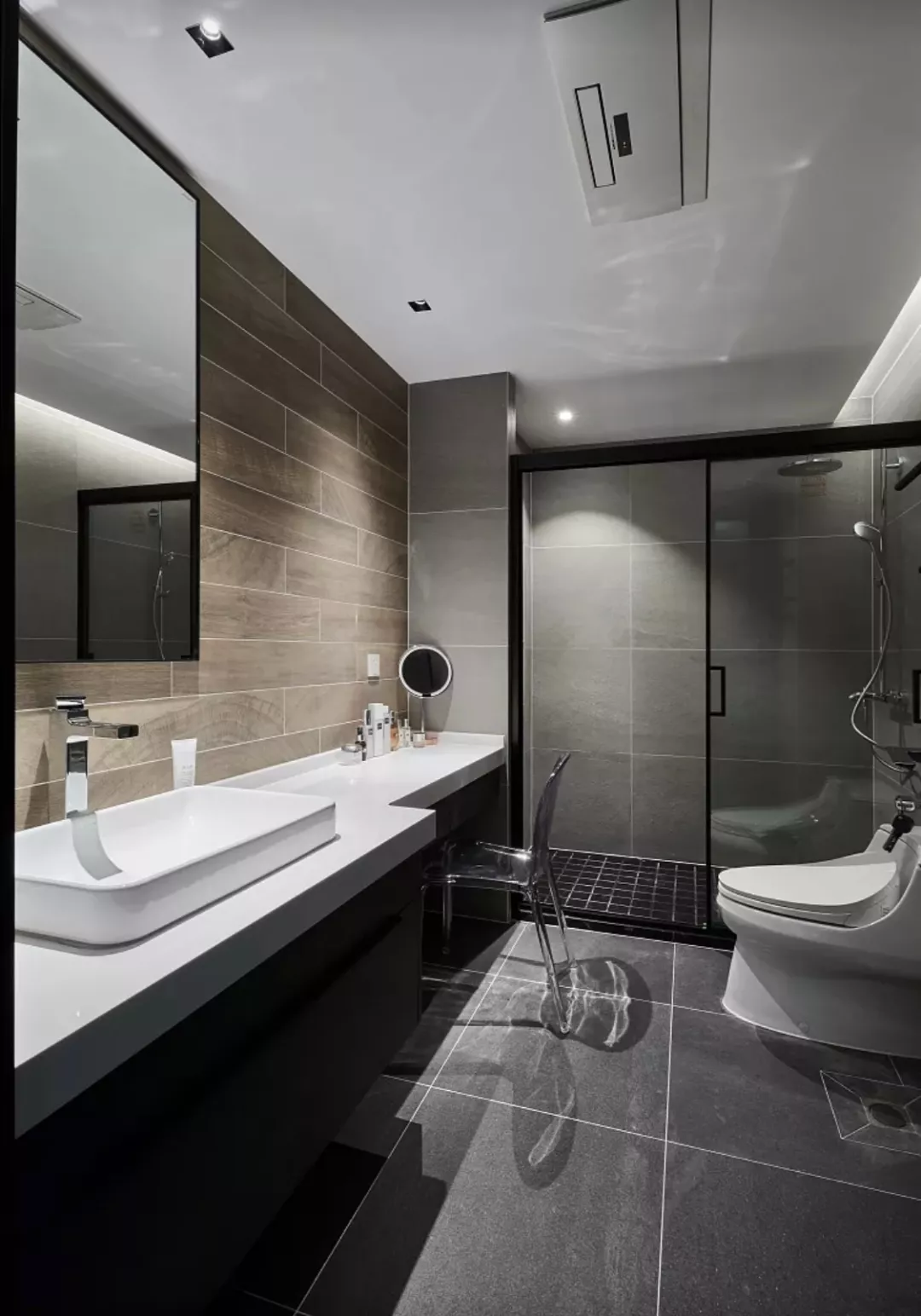 不同风格的卫生间设计案例，瓷砖的搭配非常关键