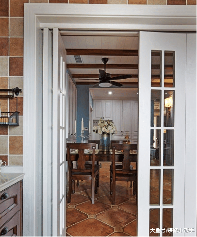 廚房裝哪種門最實用，網友投票選出了它，你家裝對了嗎