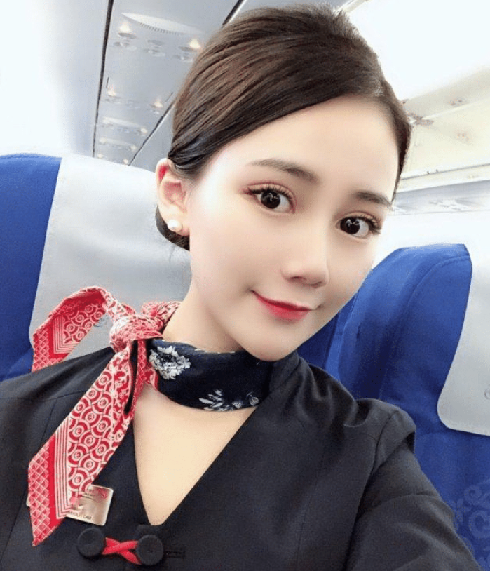 日本空姐流行“可裸穿”打底裤，方便“照顾”头等舱贵客