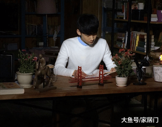 带你看看白敬亭住的豪宅，戏里戏外都是暖男，进门看房子装修就懂