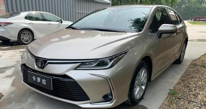 2019款一汽丰田卡罗拉现身街头，轴距超朗逸，配独立悬挂，又要火