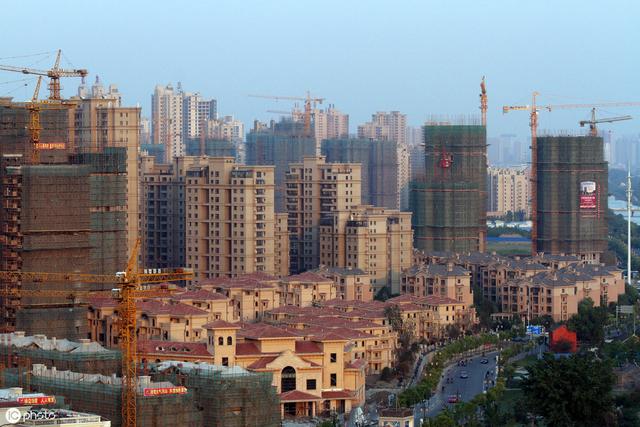 政府释放四大政策定调楼市！有房的惨了，没房的笑了
