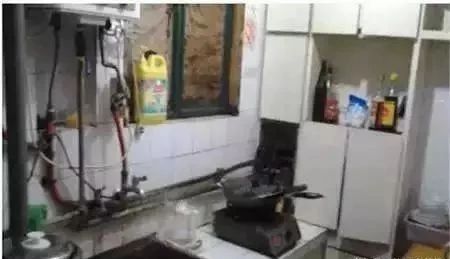 晒晒北京30平小窝，吃饭在鞋柜边，马桶横着用你试过？