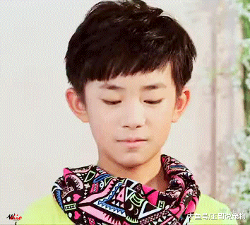 易烊千玺高中三年没有朋友，大学女生不敢靠近他