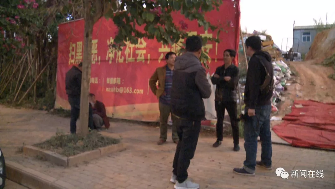 广西一工地工人起冲突，嘴巴都被打肿，只因拒绝超时加班？