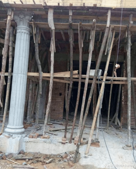 砸70萬建別墅招女婿，朋友說這羅馬柱打消了我想做上門女婿的念頭