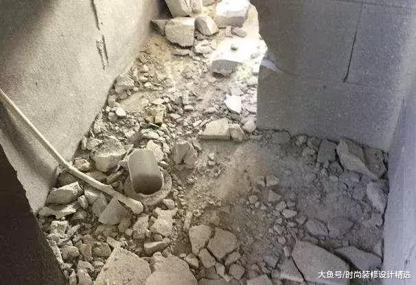 女业主受不了楼上住户一天冲几十次马桶，敲开门那一刻她懵逼了！